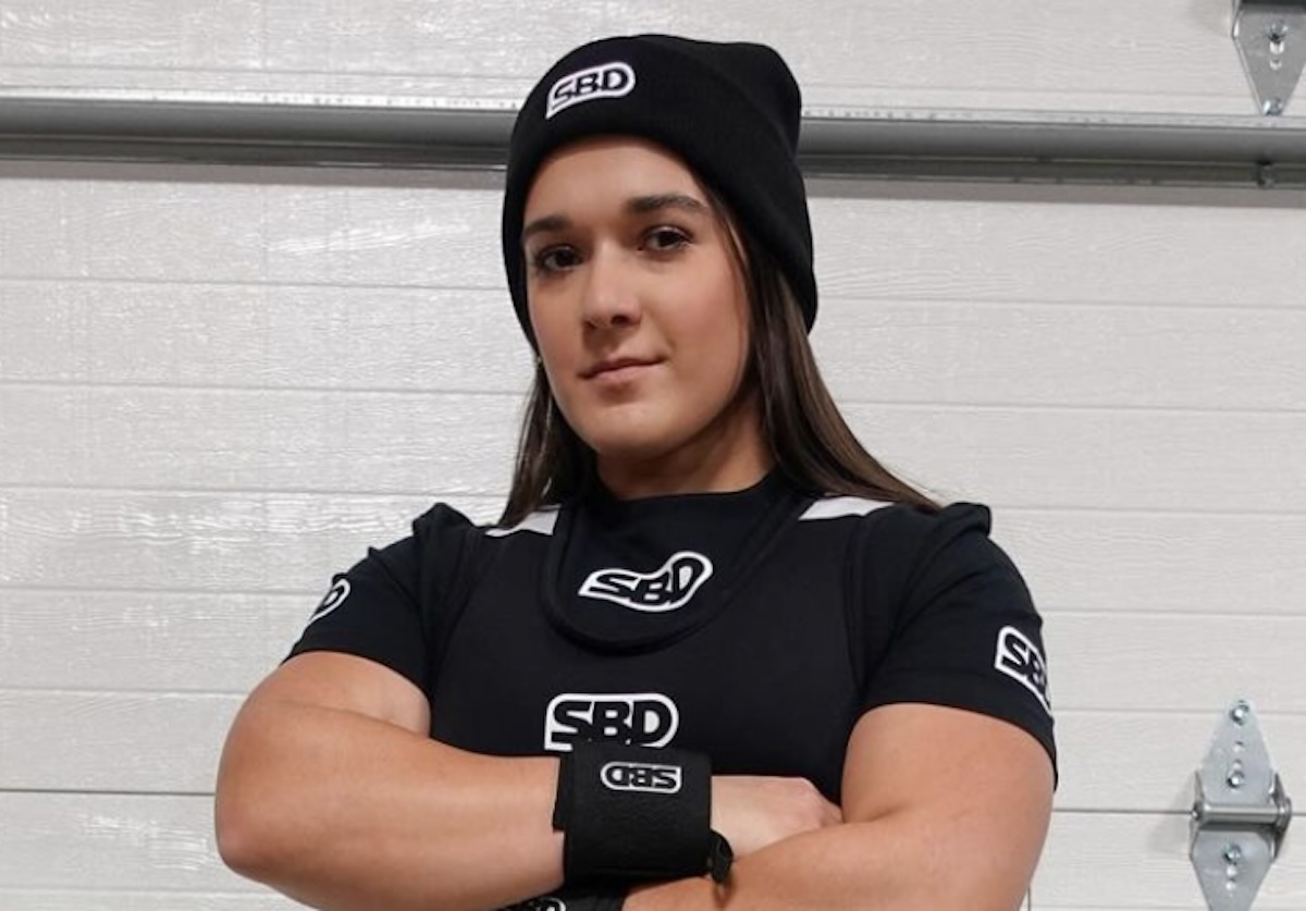 Powerlifter Amanda Lawrence Rocks Two-Piece Gear in Intense Training