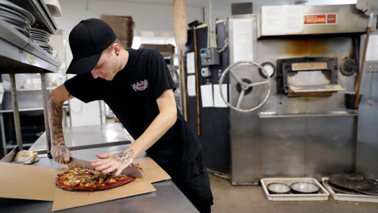 Discover Award-Winning Pizza and Calzones at Stuc’s Pizza